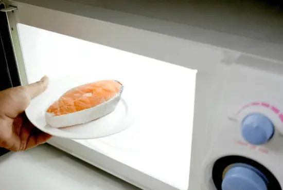 How to Defrost Fish in a Microwave